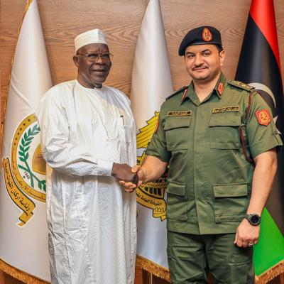 رئيس أركان القوات البرية الليبية الفريق ركن صدام حفتر يستقبل وفداً تشادياً بقيادة وزير الدفاع