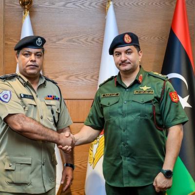 الفريق ركن صدام حفتر يلتقي رئيس جهاز مكافحة المخدرات لتعزيز التعاون الأمني