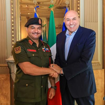 رئيس أركان القوات البرية الليبية الفريق ركن صدام حفتر يلتقي وزير الدفاع الإيطالي في روما لبحث التعاون الأمني والاستقرار الإقليمي